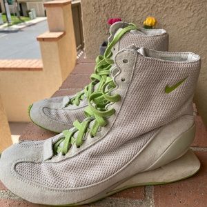 Nike Ovolo Sneakers Size 7